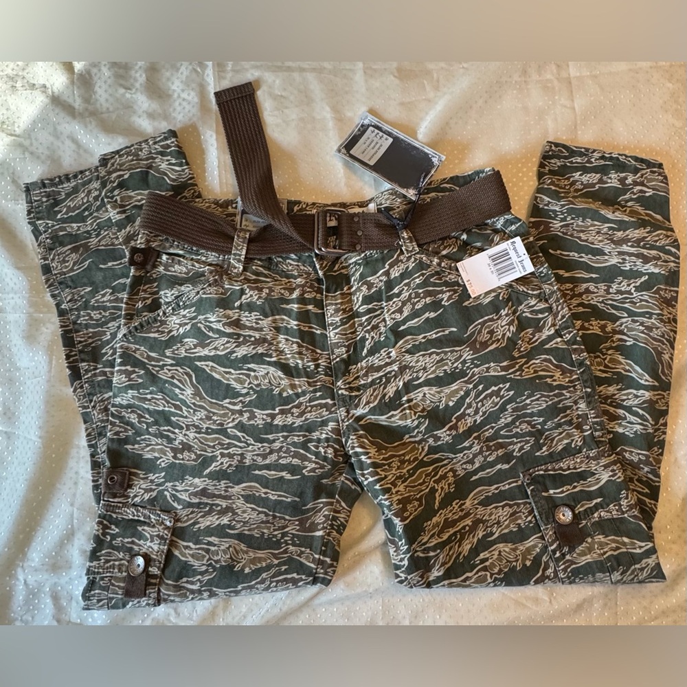 REQUEST Men’s Jeans Green Camo Cargo Pants 36 x 30 NWT